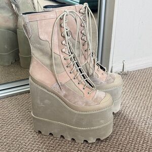 Darker Wavs Double Stack Platform Field Girl Traitor Boots Size 7